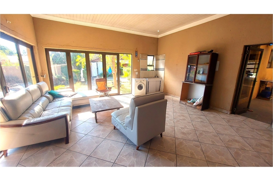5 Bedroom Property for Sale in Meerhof North West